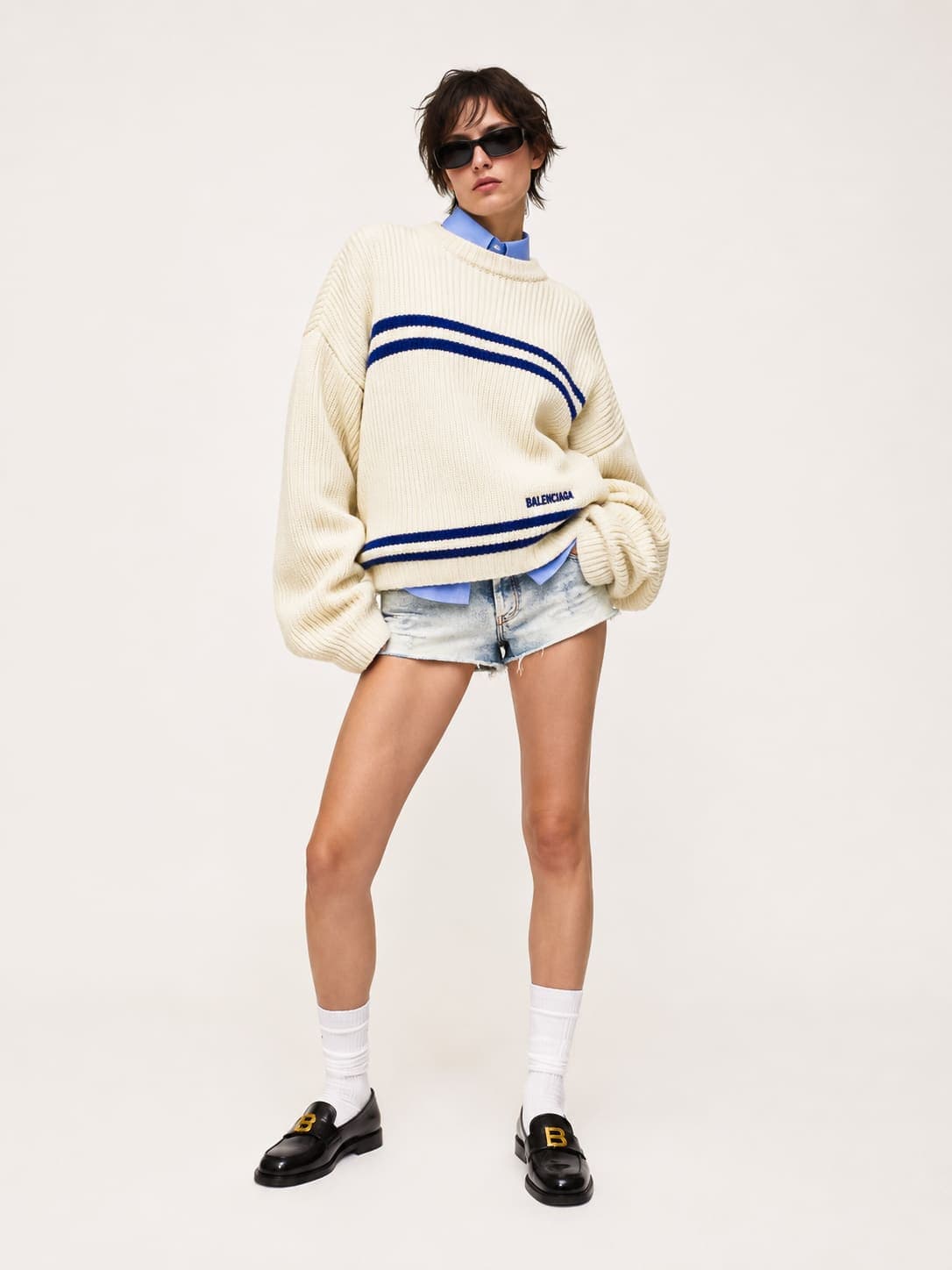 Modelo generada con IA — concepto de campaña generado con IA, no oficial