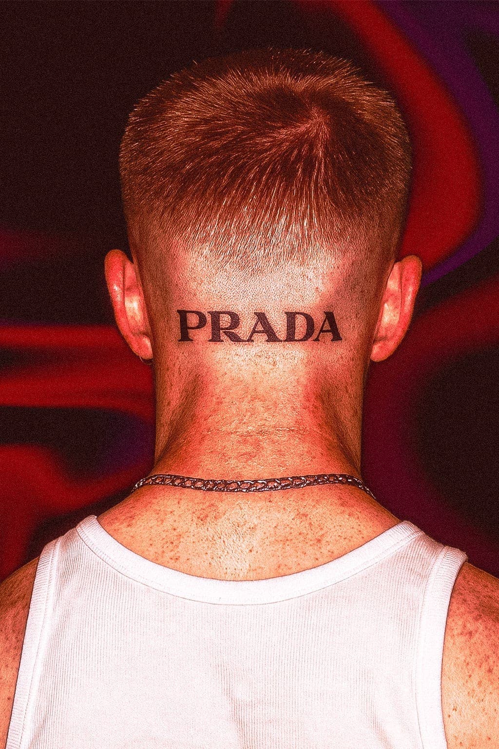 Editorial Prada — concepto de campaña generado con IA, no oficial